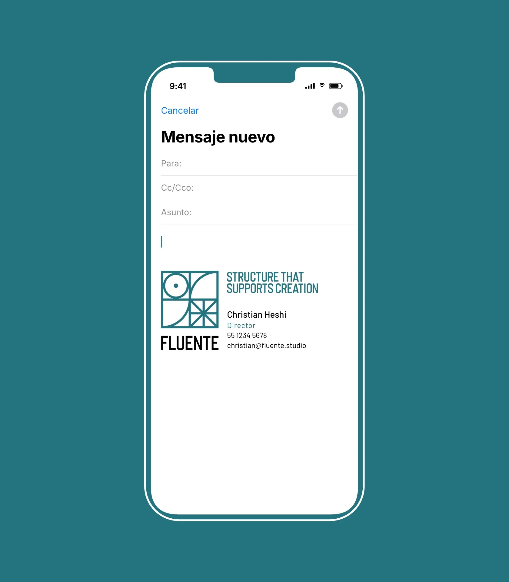 Celular dibujado en línea blanca sobre verde azulado, con un correo nuevo que ya trae la firma de Fluente: el logotipo, el tagline, Christian Heshi, Director, un teléfono y un correo.