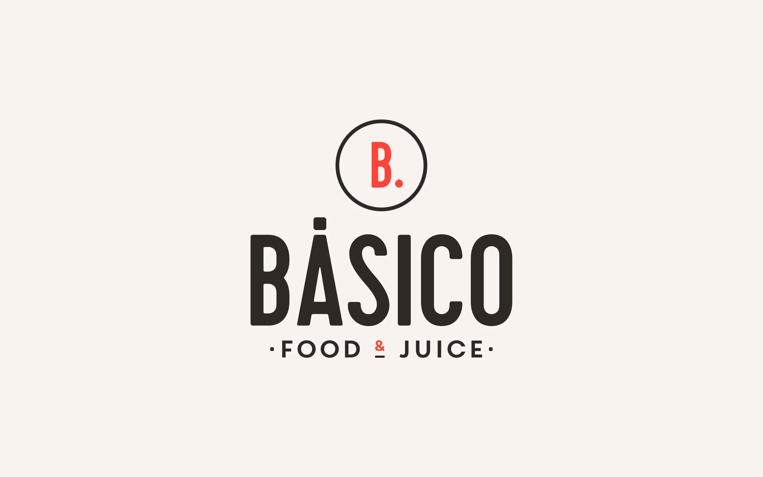 Logotipo primario de Básico: la B. roja en un círculo, arriba de la palabra BÁSICO y de «FOOD & JUICE», sobre fondo claro.